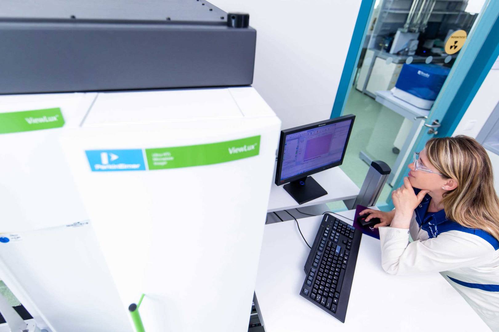 Setting up an experiment at an automated multimode detection device
