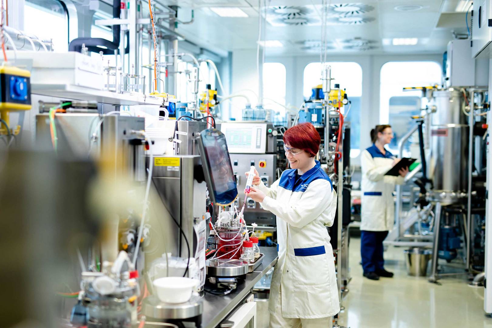 Charging a bioreactor for a fermenation reaction