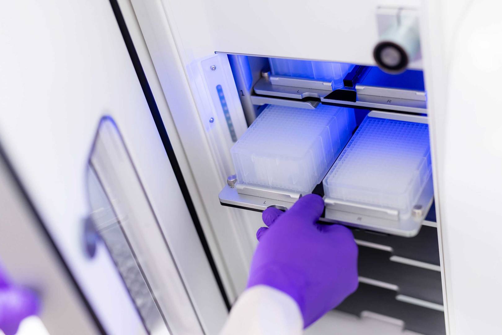 Positioning plates for SPR analysis